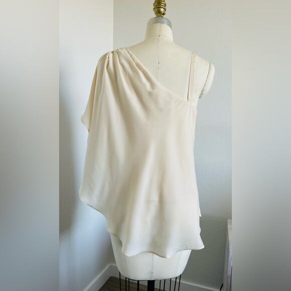 BCBGeneration - One Shoulder Flowy Top size XXS - Picture 5 of 7